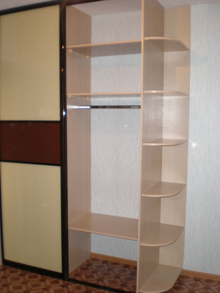 Встроенные шкафы-купе-Шкаф-купе из стекла с Oracal «Модель 119»-фото2