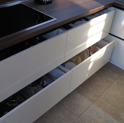 Белый кухонный гарнитур-Кухня из пластика «Модель 137»-фото7